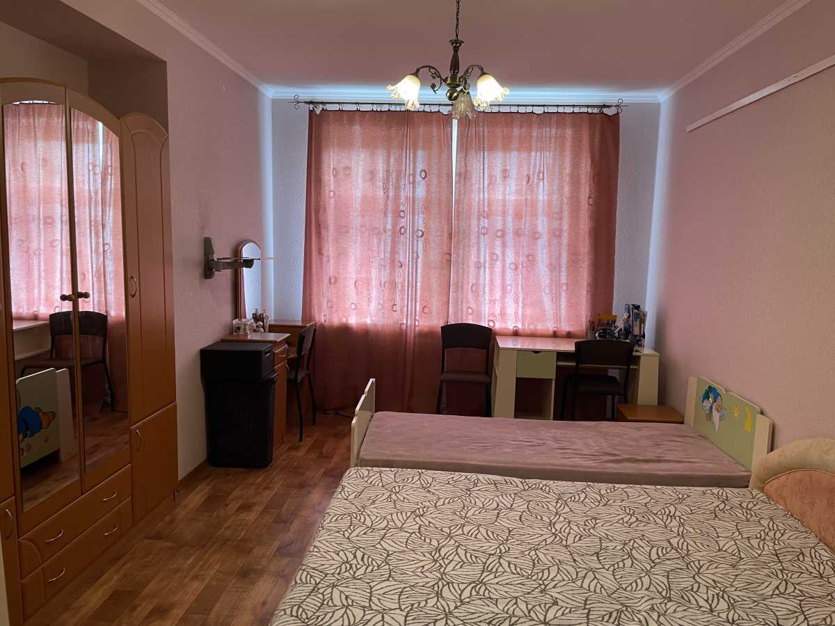 Продаж 2-кімнатної квартири 75 м², Урлівська вул., 8А