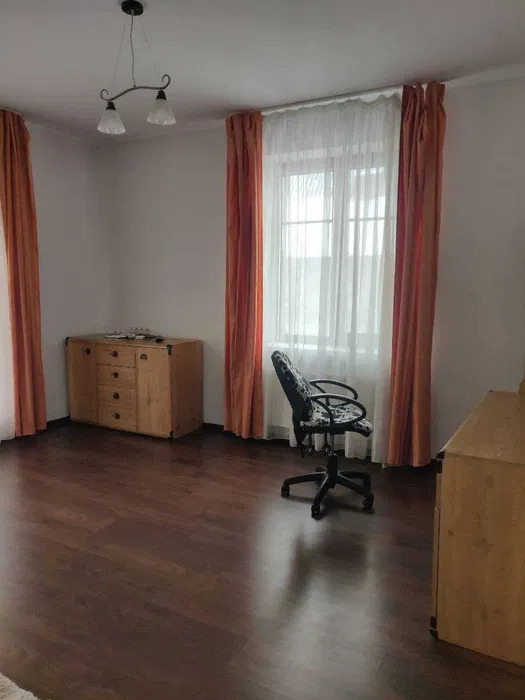 Оренда будинку 320 м², Бродівська вул.