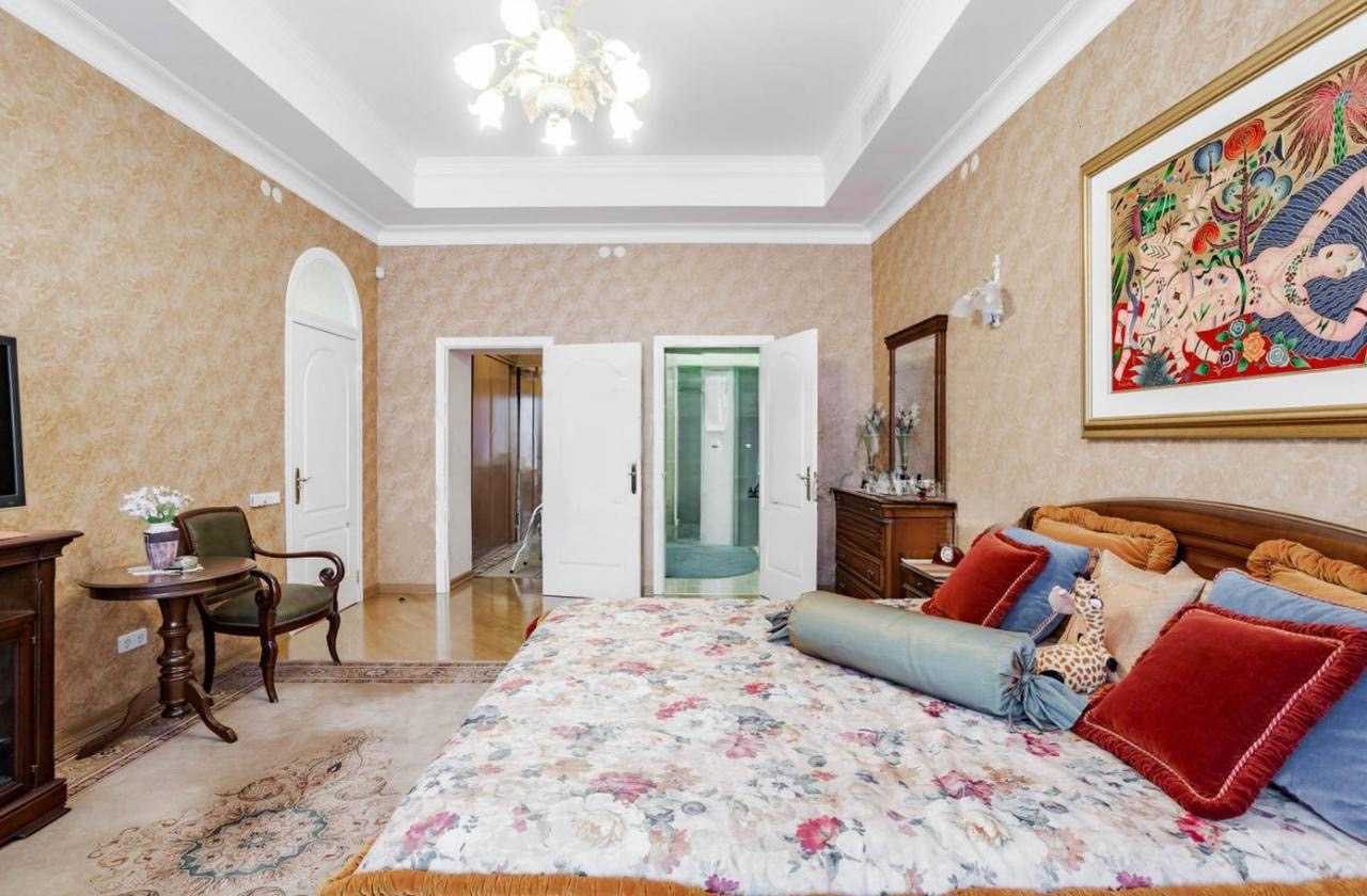 Продаж 5-кімнатної квартири 330 м², Софіївська вул., 25