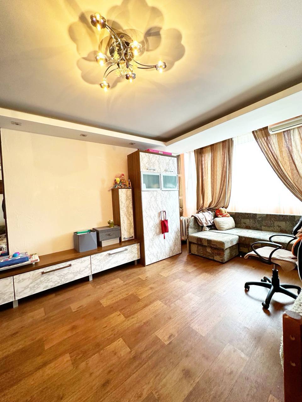 Продаж 3-кімнатної квартири 69.5 м², Харківська вул.