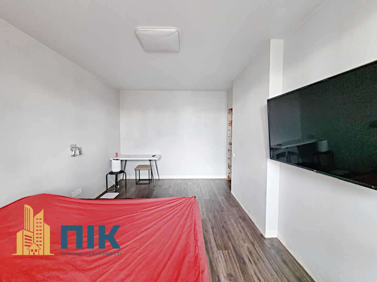 Продаж 2-кімнатної квартири 75 м², Ревуцького вул., 40Г