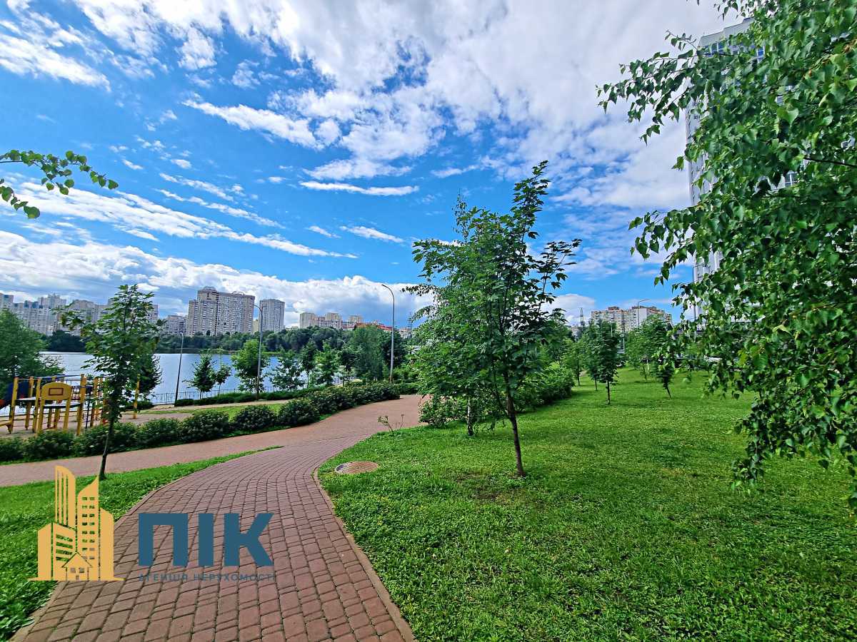 Продажа 2-комнатной квартиры 75 м², Ревуцкого ул., 40Г