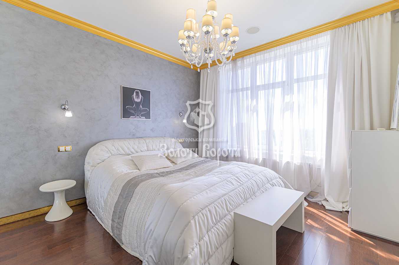 Продаж 3-кімнатної квартири 117.4 м², Михайла Драгомирова вул., 7