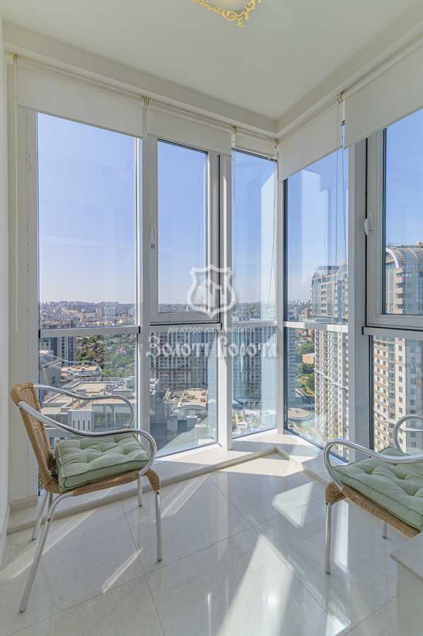 Продаж 3-кімнатної квартири 117.4 м², Михайла Драгомирова вул., 7