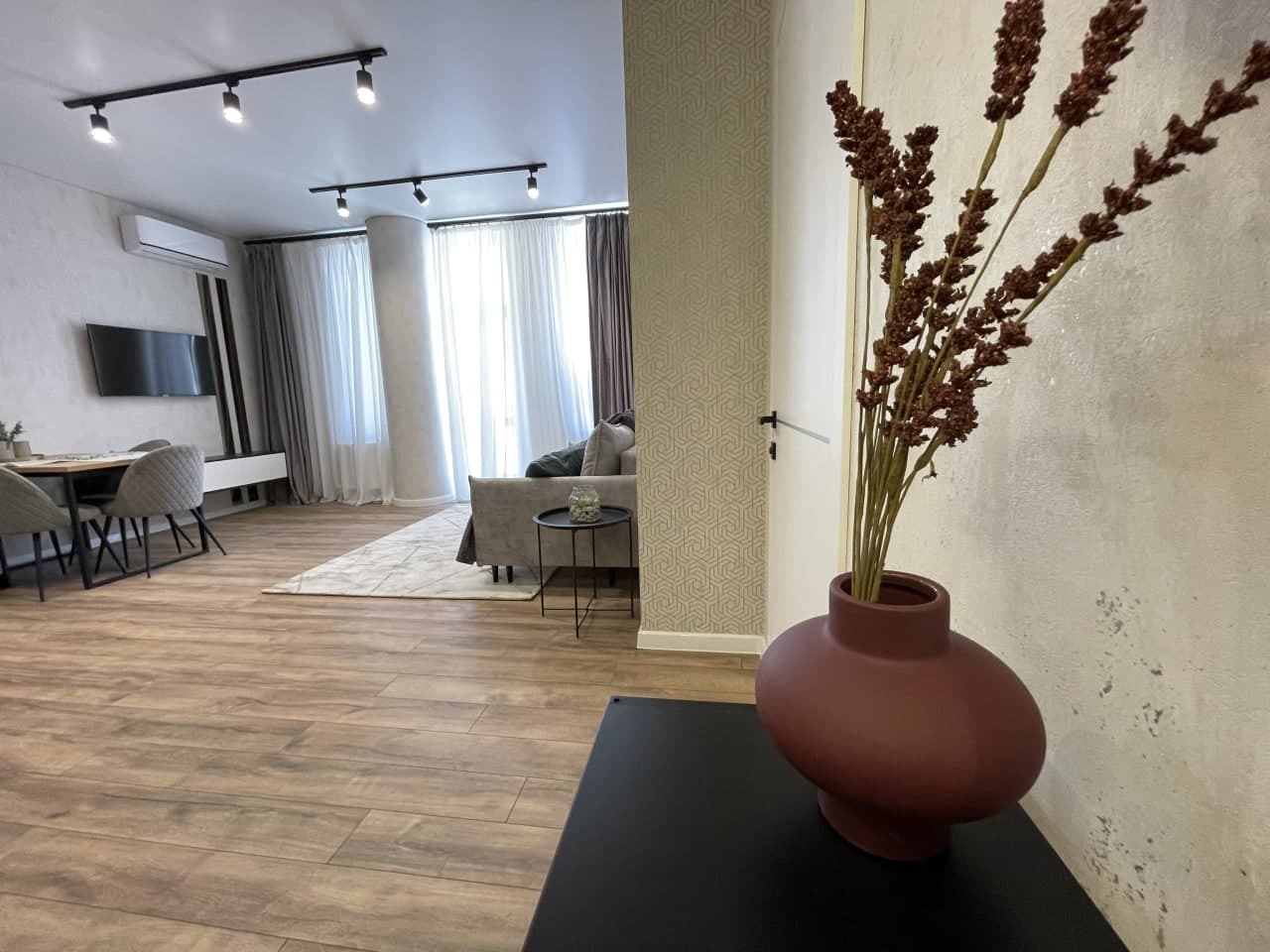 Продаж 1-кімнатної квартири 54 м²