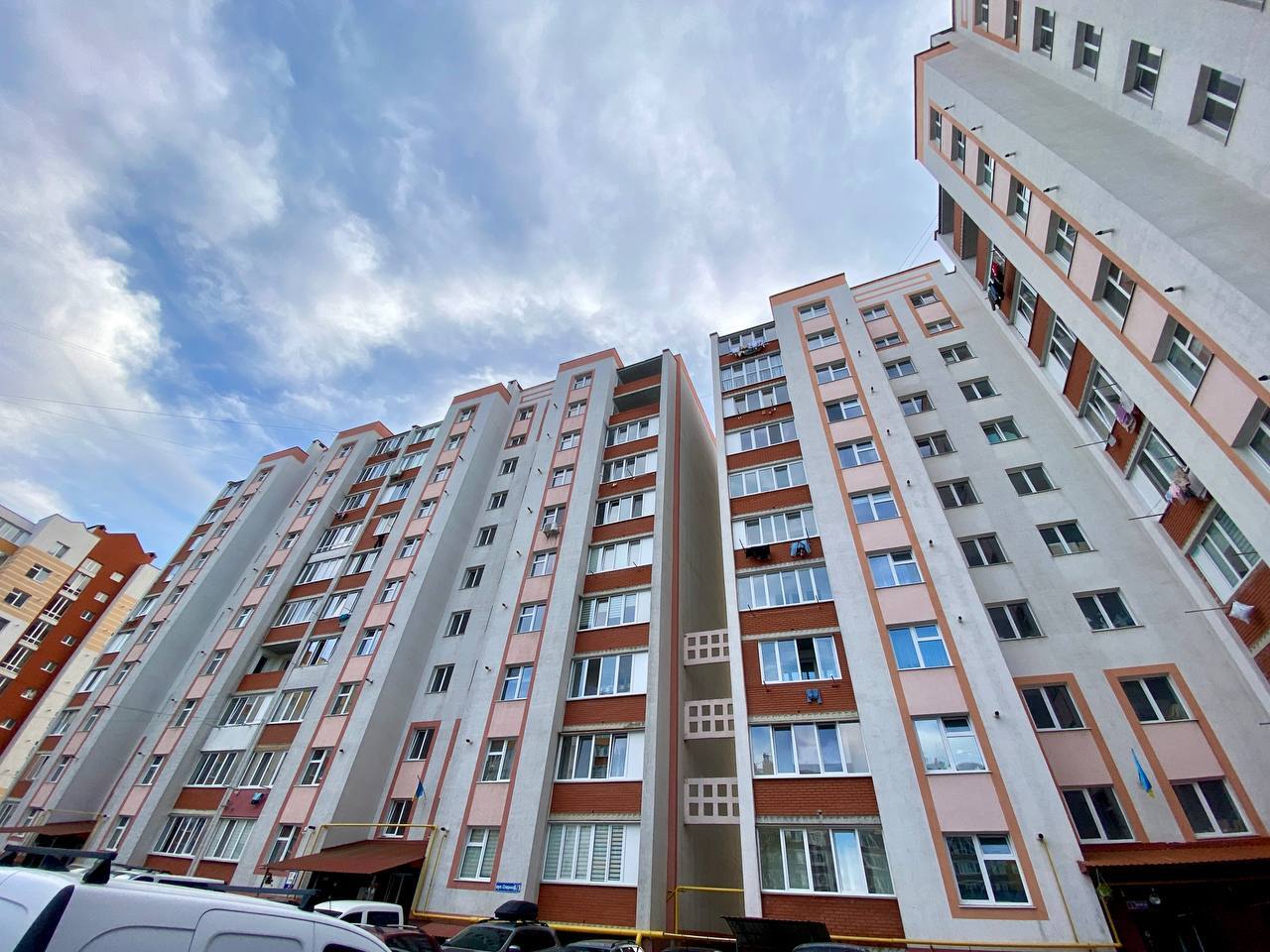 Продаж 2-кімнатної квартири 70.4 м², Озерна вул., 6/3