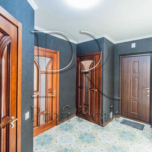 Продажа 2-комнатной квартиры 72 м², Тепличная ул., 38