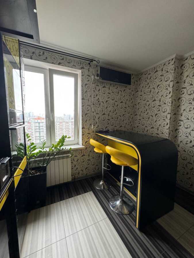 Продажа 2-комнатной квартиры 71.6 м², Феодосийский пер., 12