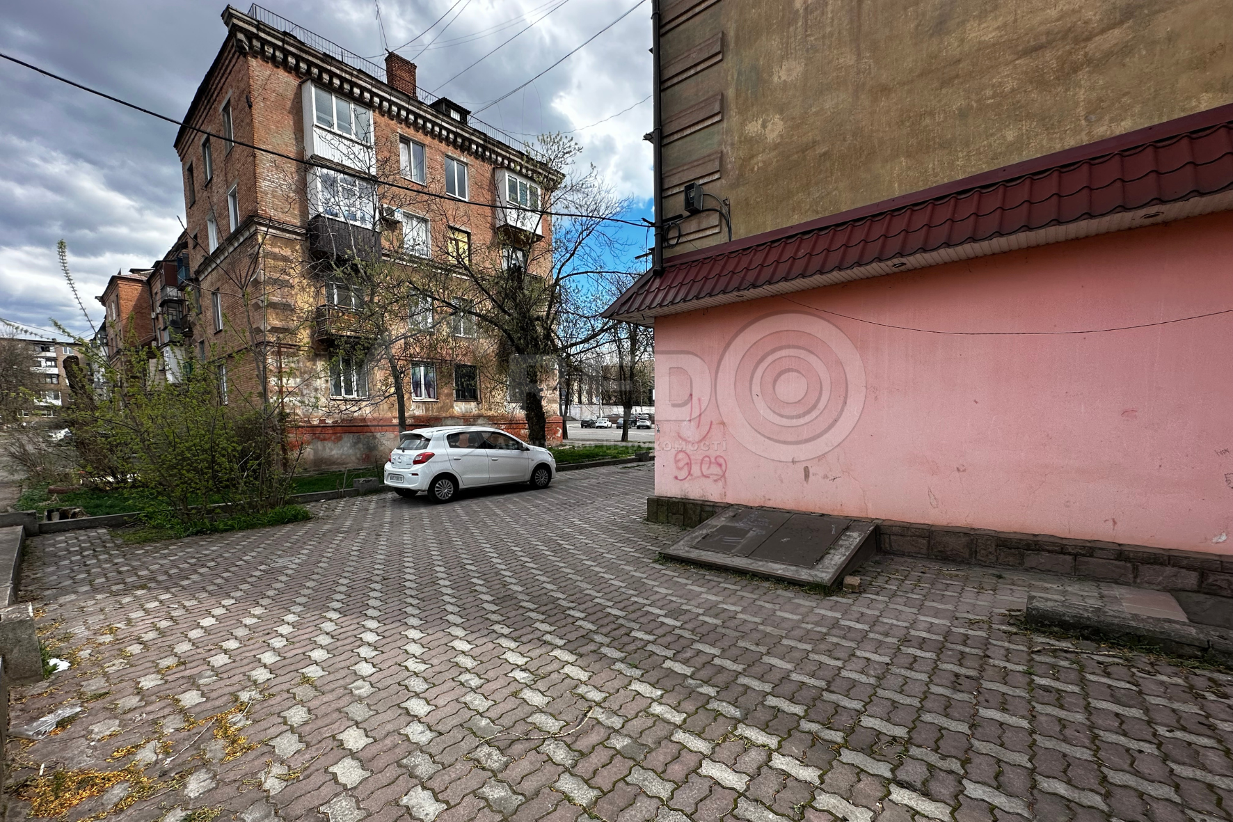 Оренда магазину 191.9 м², Володимира Великого вул.