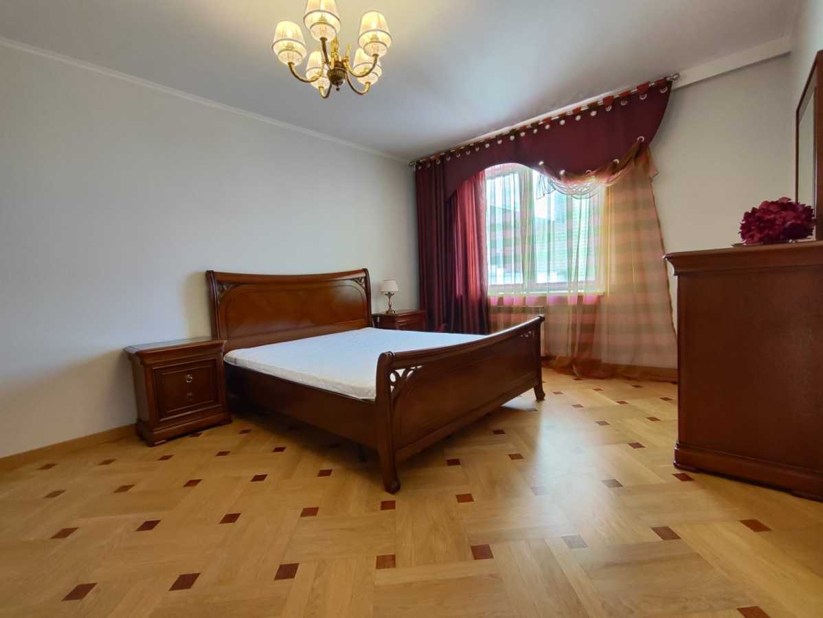 Продаж 3-кімнатної квартири 89 м², Васильківська вул., 18