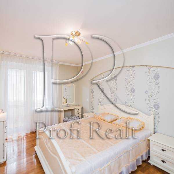 Продаж 2-кімнатної квартири 73 м², Теплична вул., 38