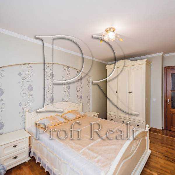 Продаж 2-кімнатної квартири 73 м², Теплична вул., 38