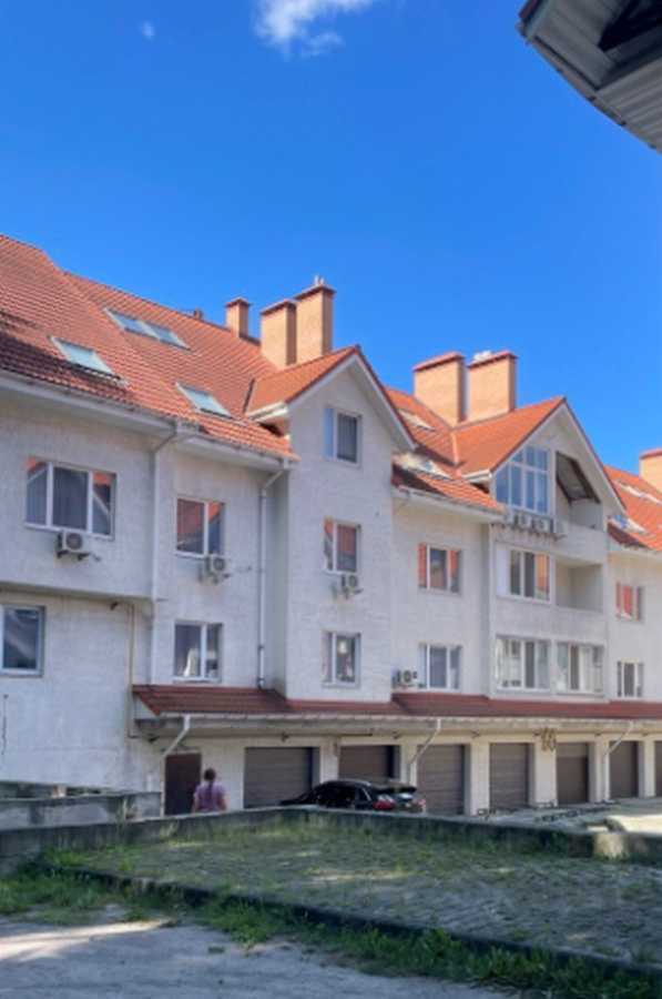 Продаж 3-кімнатної квартири 125.8 м², Паркова вул., 4