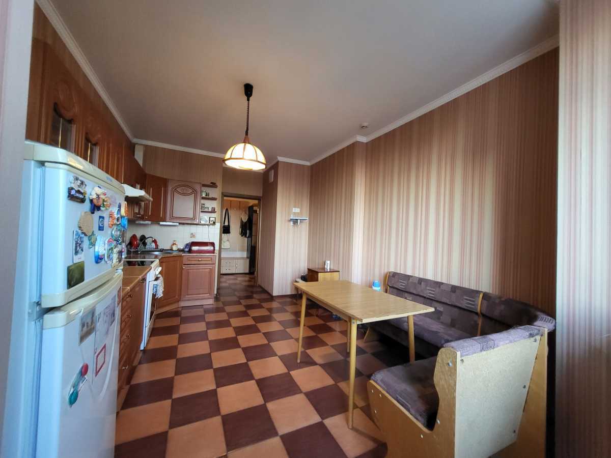 Продаж 2-кімнатної квартири 88.3 м², Срібнокільська вул., 1