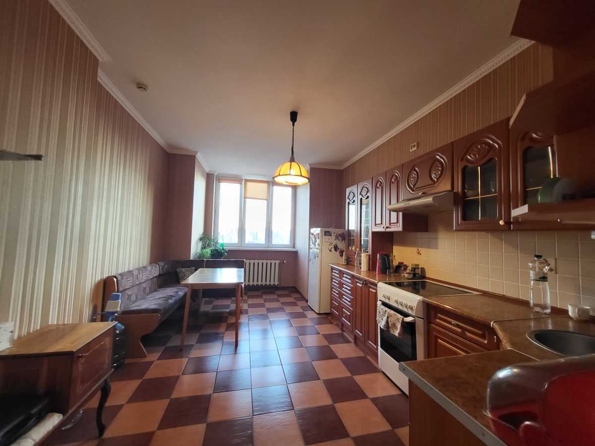 Продаж 2-кімнатної квартири 88.3 м², Срібнокільська вул., 1