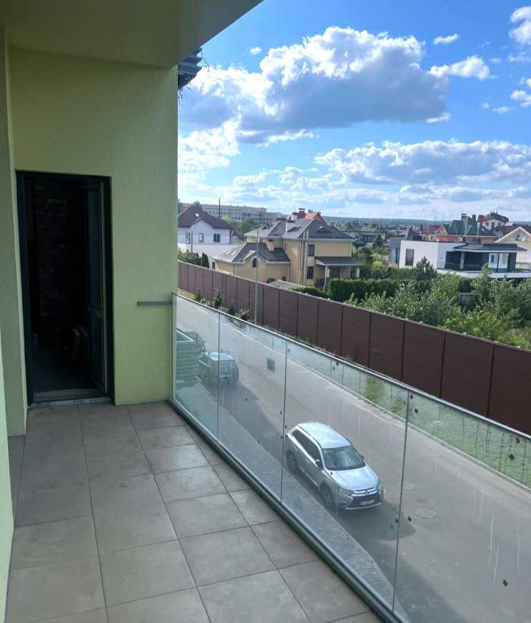 Продаж 3-кімнатної квартири 74.2 м², Богатирська вул., 32