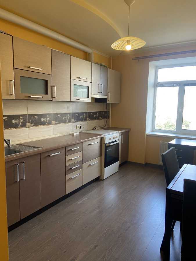 Продаж 2-кімнатної квартири 73.6 м², Центральна вул., 33В