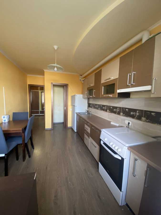 Продаж 2-кімнатної квартири 73.6 м², Центральна вул., 33В