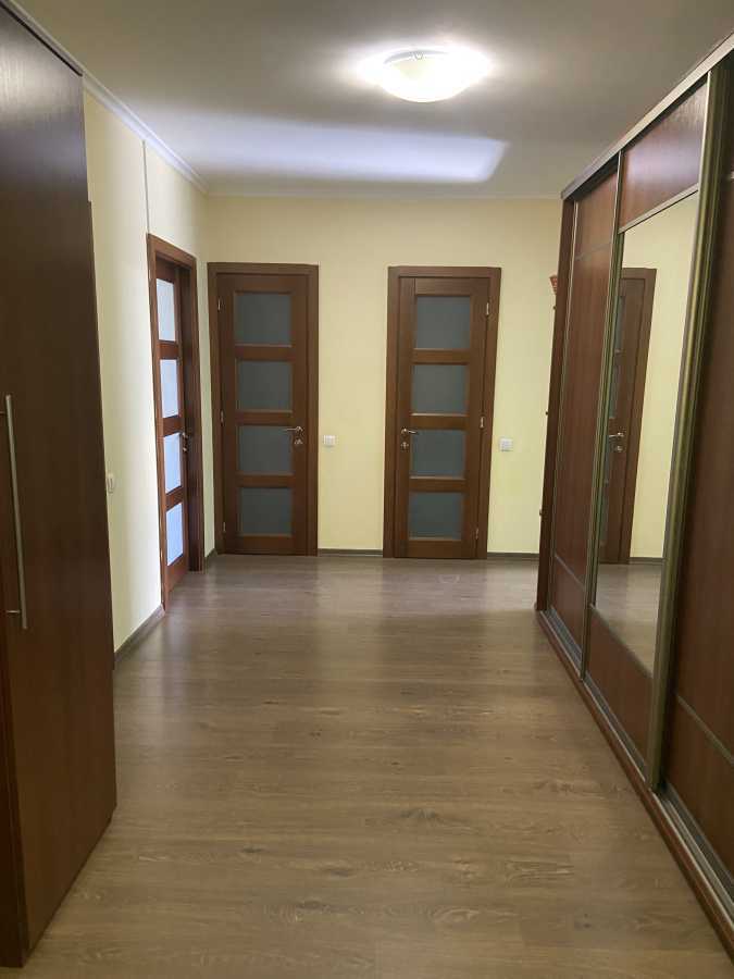 Продаж 2-кімнатної квартири 73.6 м², Центральна вул., 33В