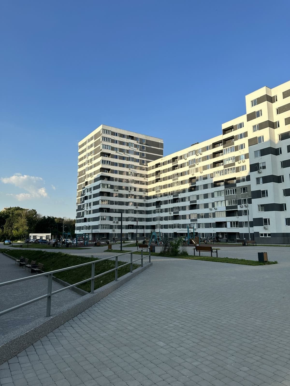 Продажа 2-комнатной квартиры 65 м²