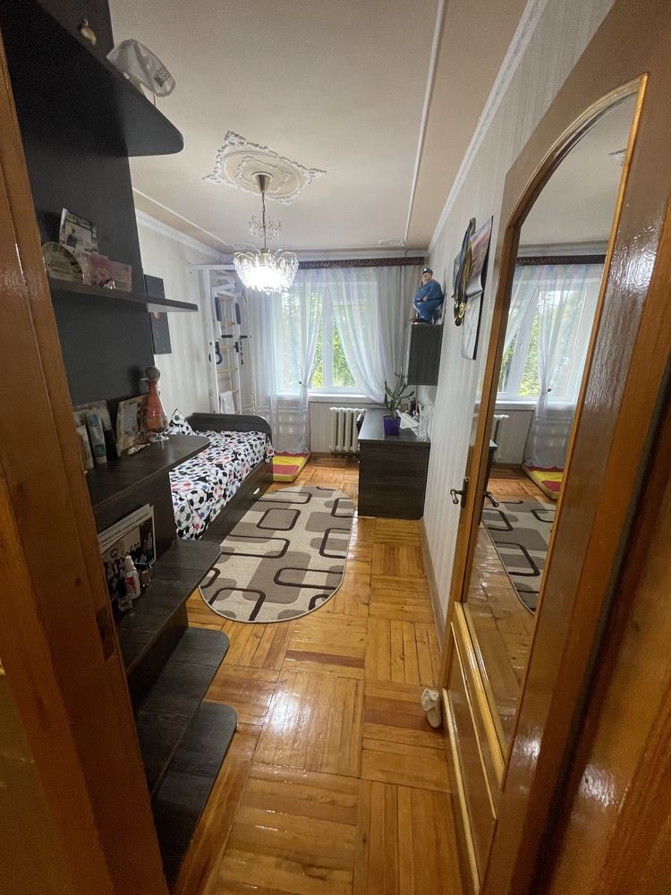 Продаж 4-кімнатної квартири 92 м²