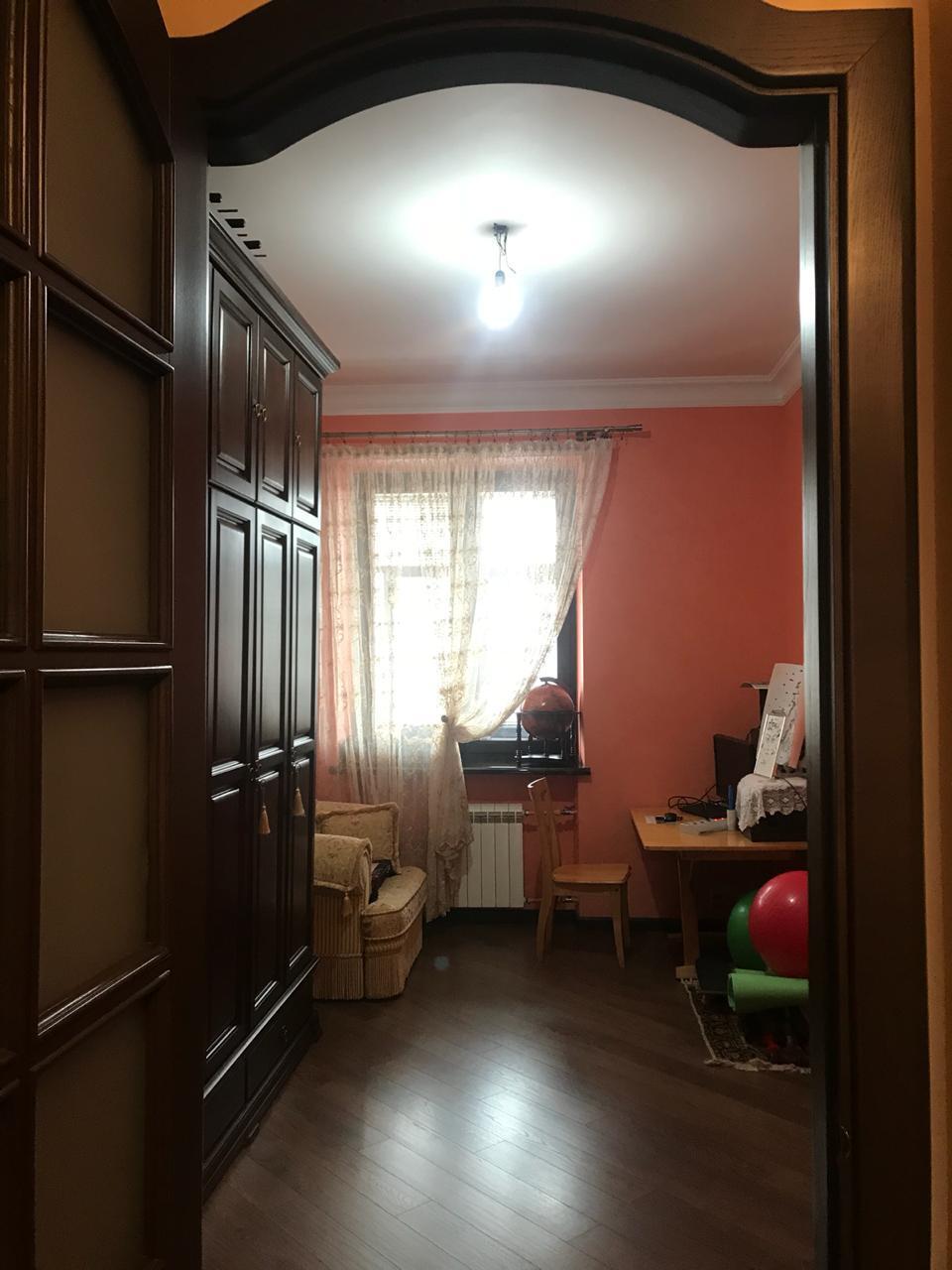 Продаж 4-кімнатної квартири 108 м²