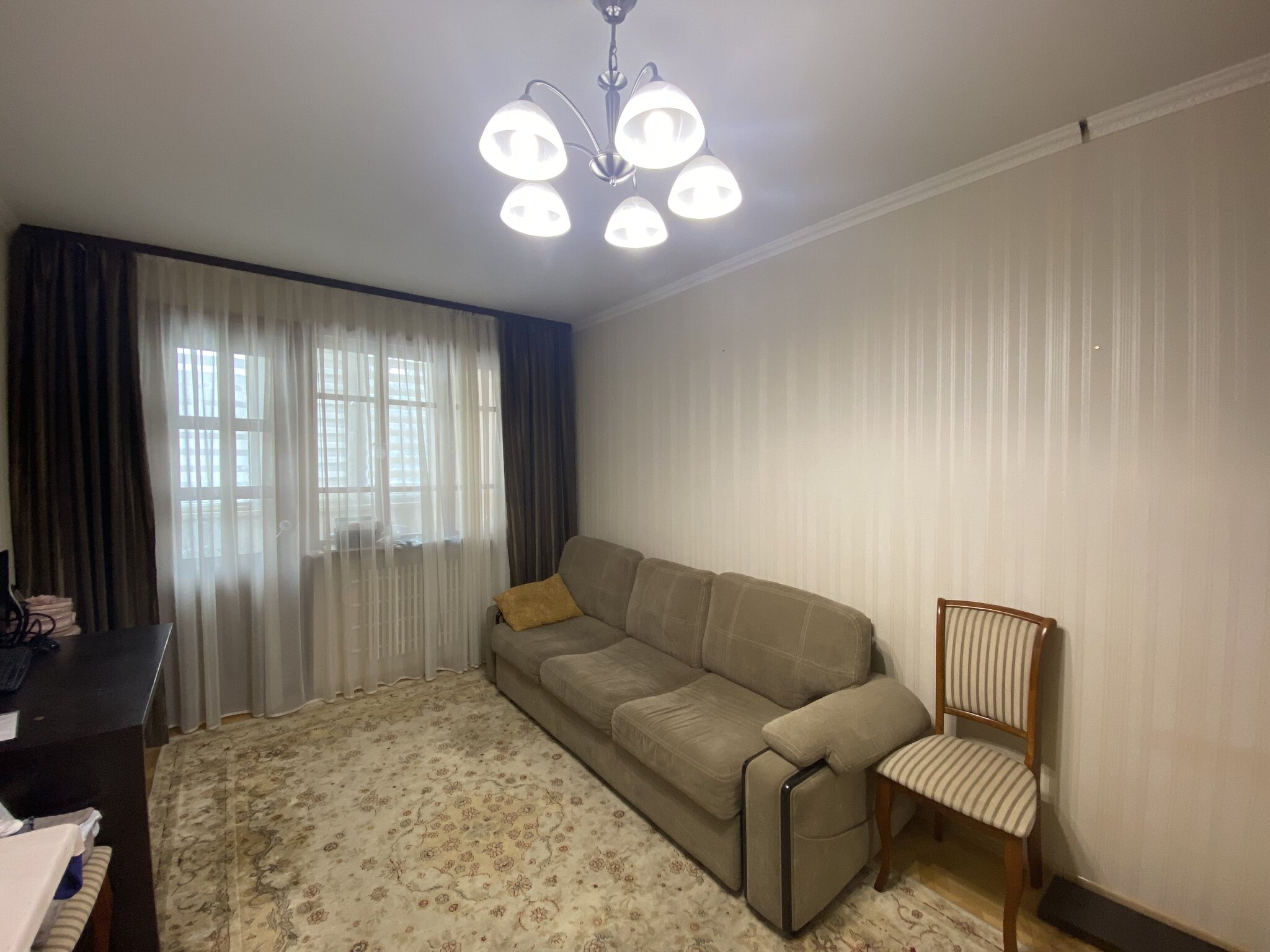 Продаж 4-кімнатної квартири 90 м²