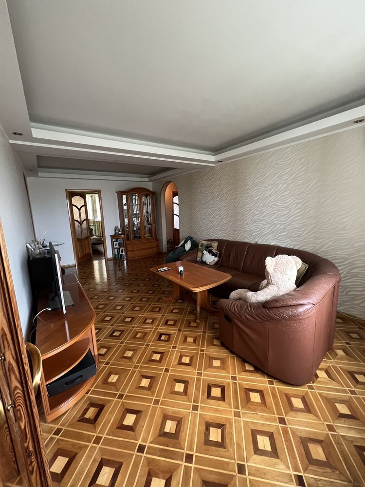 Продажа 4-комнатной квартиры 83 м²