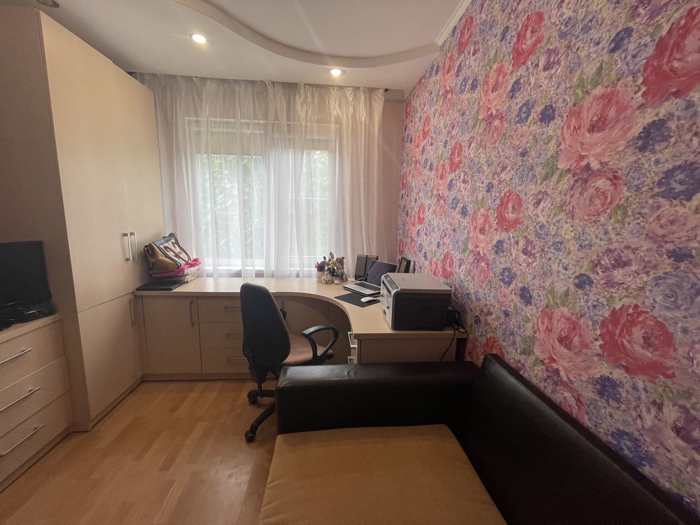 Продаж 3-кімнатної квартири 65 м²