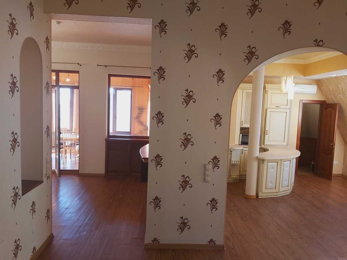 Аренда 5-комнатной квартиры 210 м²