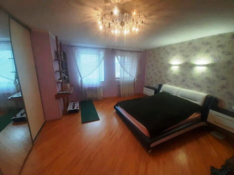 Продажа 4-комнатной квартиры 142 м²