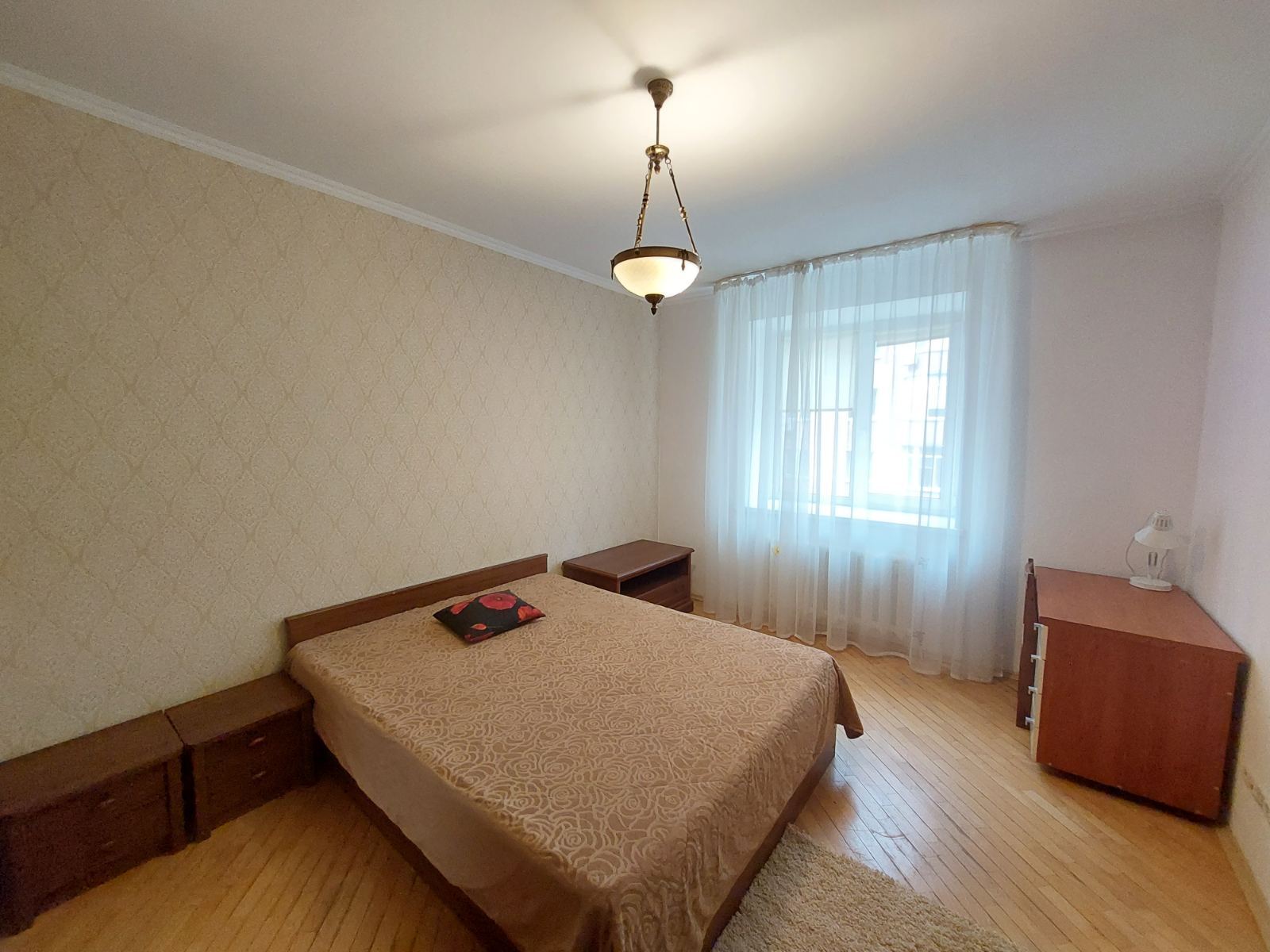 Оренда 2-кімнатної квартири 70 м², Введенська вул.