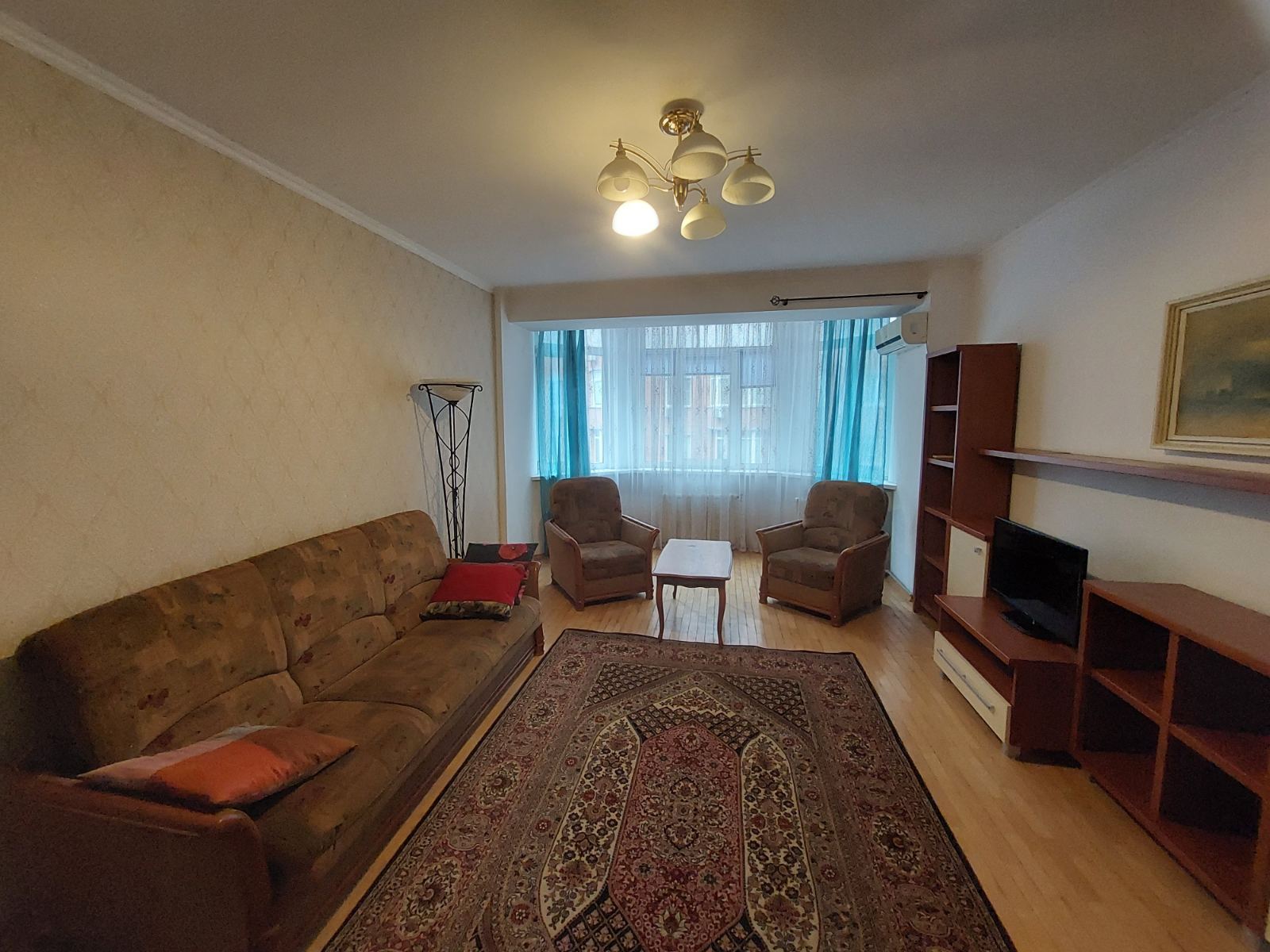 Оренда 2-кімнатної квартири 70 м², Введенська вул.