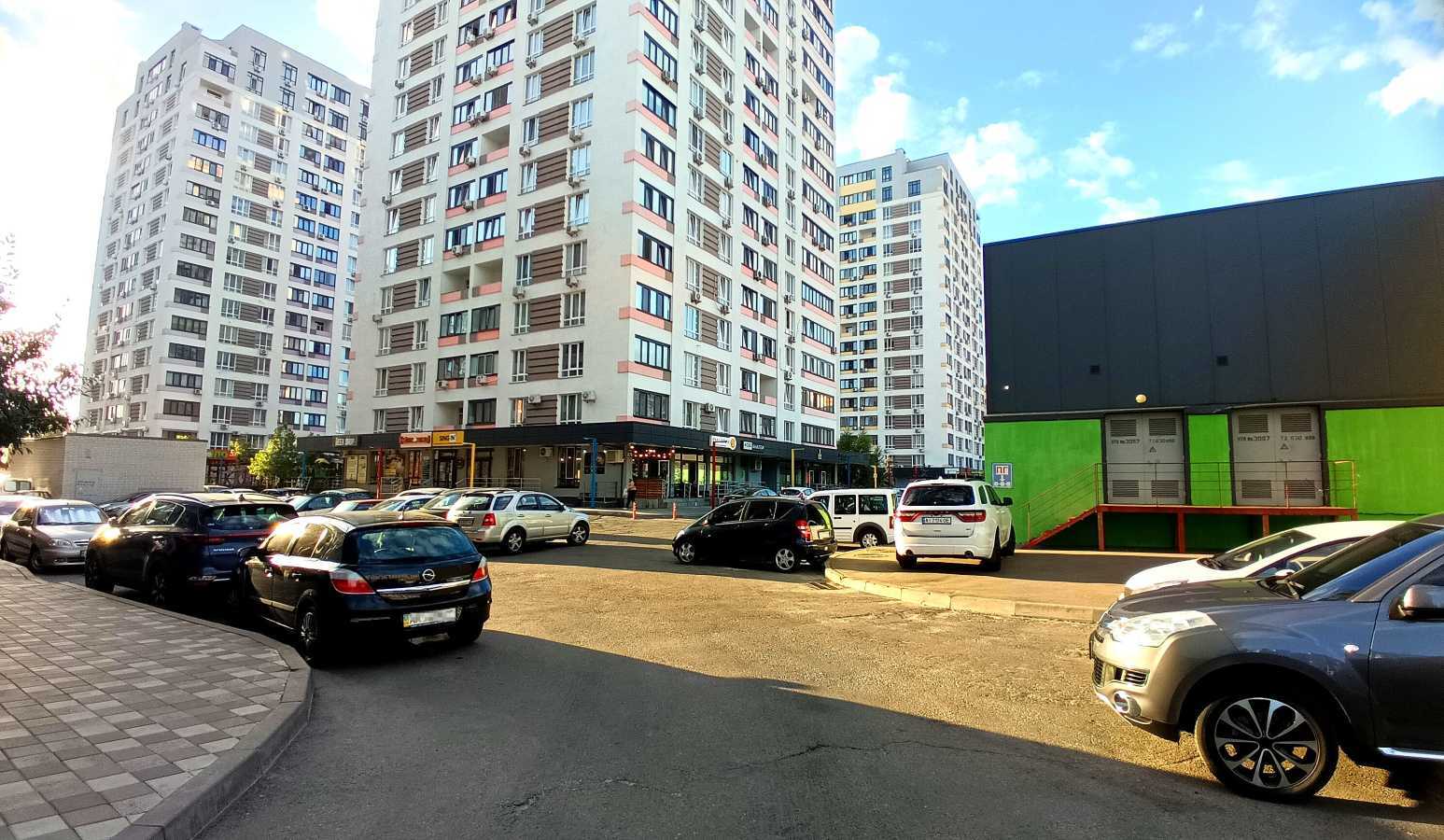 Продаж 2-кімнатної квартири 64.1 м², Первомайская вул.