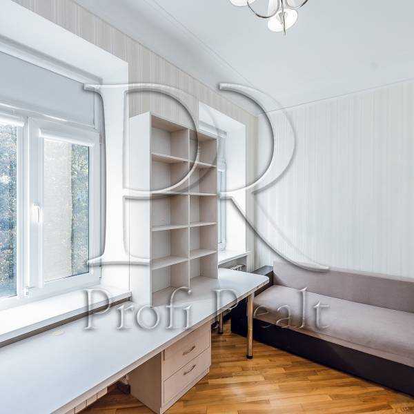 Продажа 3-комнатной квартиры 64 м², Евгения Коновальца ул., 18