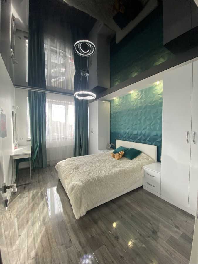 Продаж 3-кімнатної квартири 145 м², Ясна вул., 19