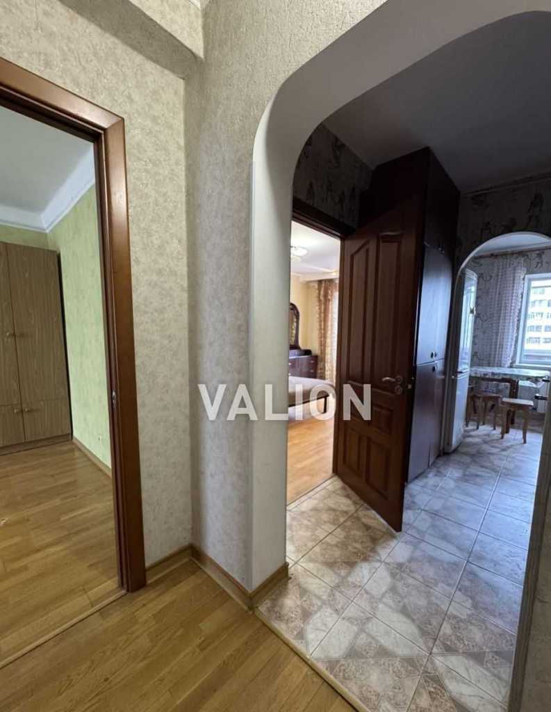 Продаж 3-кімнатної квартири 70 м², Мілютенка вул., 18