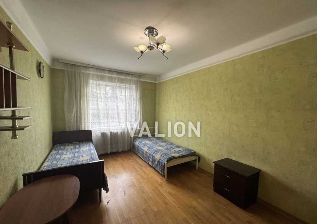 Продаж 3-кімнатної квартири 70 м², Мілютенка вул., 18