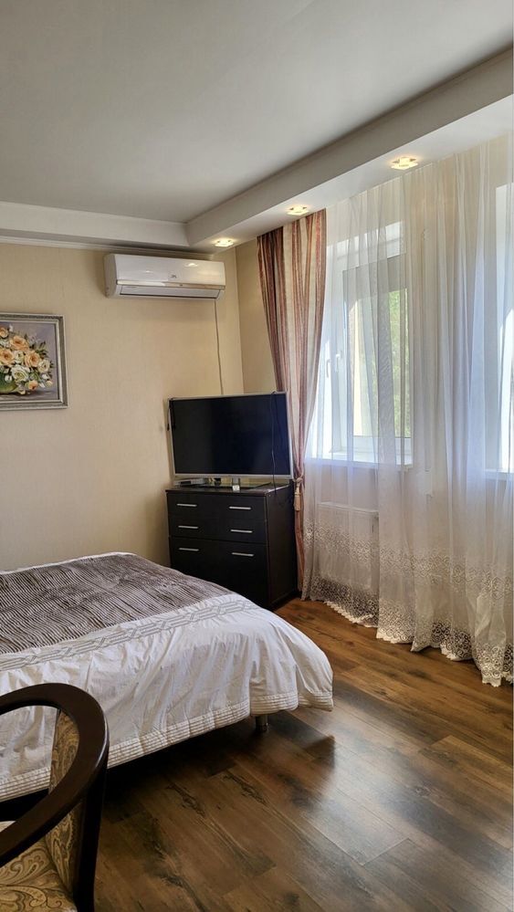 Оренда котеджу 200 м², 75-а Садова вул.