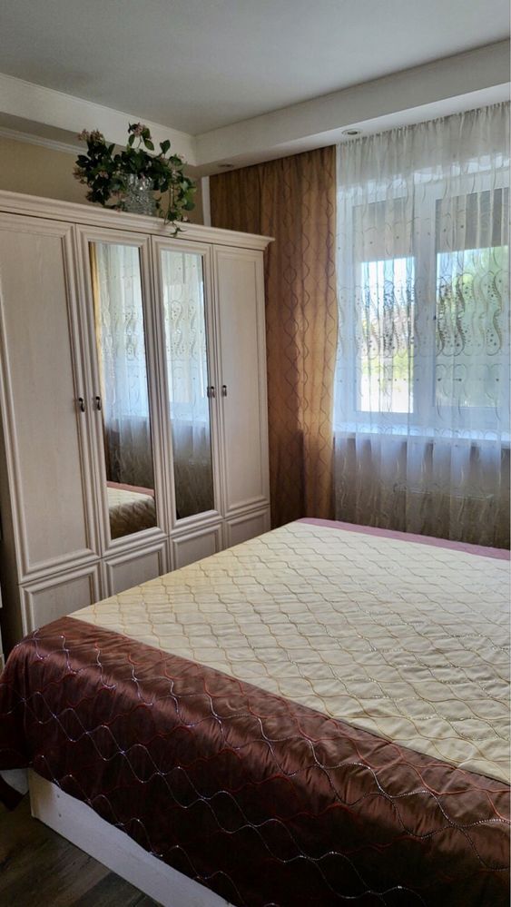 Оренда котеджу 200 м², 75-а Садова вул.