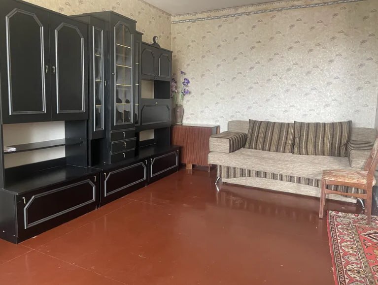 Продаж 2-кімнатної квартири 48 м², Серпнева вул.