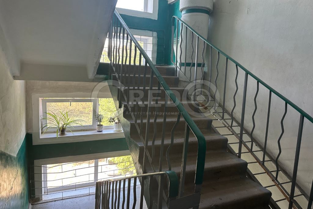 Продаж 4-кімнатної квартири 81.3 м², Першотравнева вул.