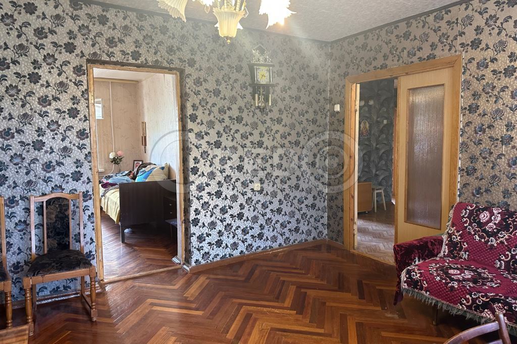 Продаж 4-кімнатної квартири 81.3 м², Першотравнева вул.