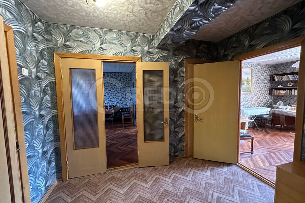 Продаж 4-кімнатної квартири 81.3 м², Першотравнева вул.