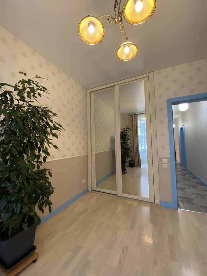 Продажа 3-комнатной квартиры 70 м², Замковецкая ул., 106