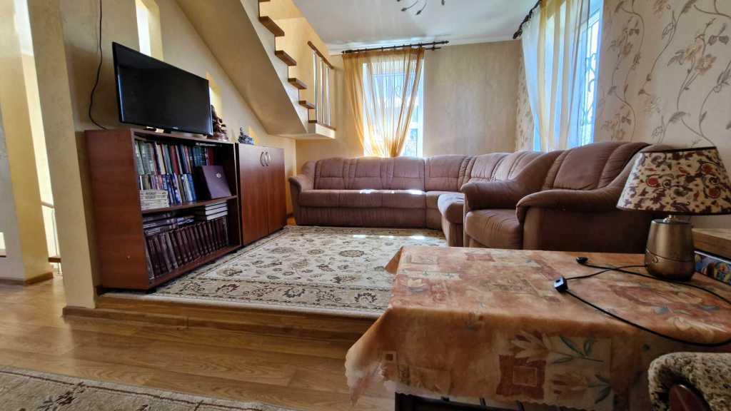 Продаж будинку 150 м², Озерна