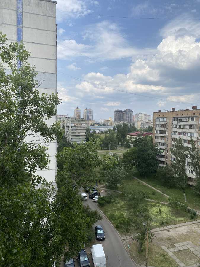 Продажа 3-комнатной квартиры 60 м², Маршала Малиновского ул., 11Б