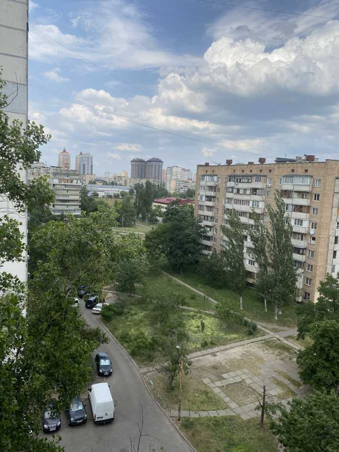 Продажа 3-комнатной квартиры 60 м², Маршала Малиновского ул., 11Б