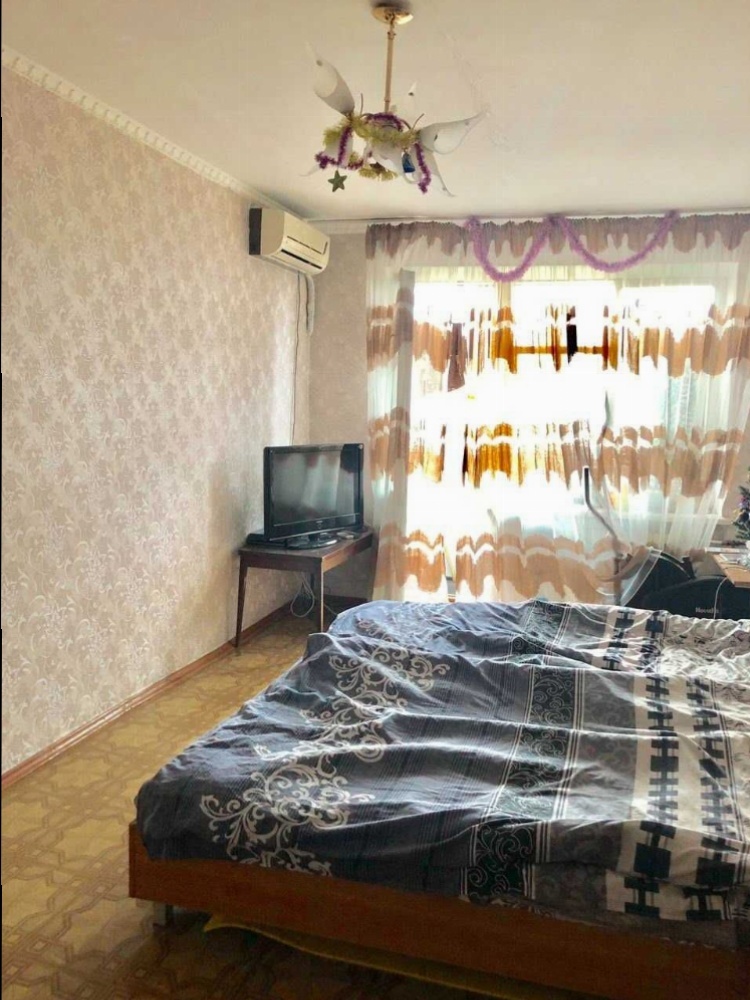 Продаж 2-кімнатної квартири 48 м², Тополь 1 вул.