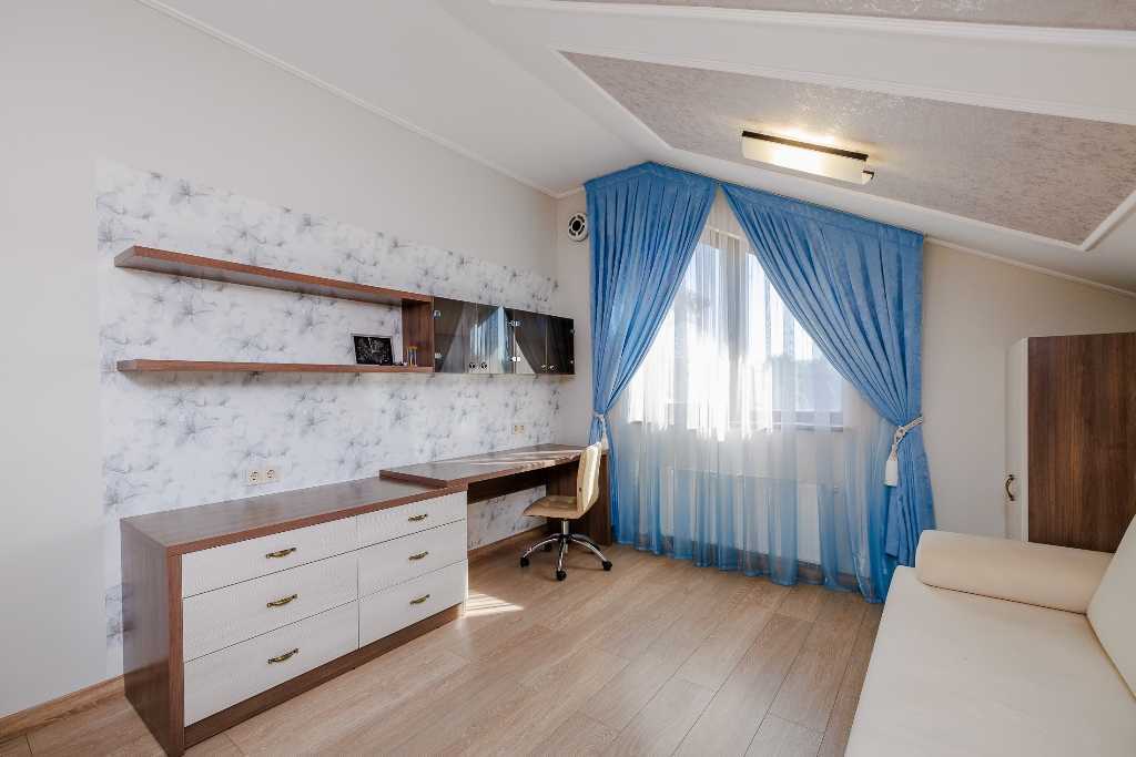 Продаж будинку 350 м², Дачна